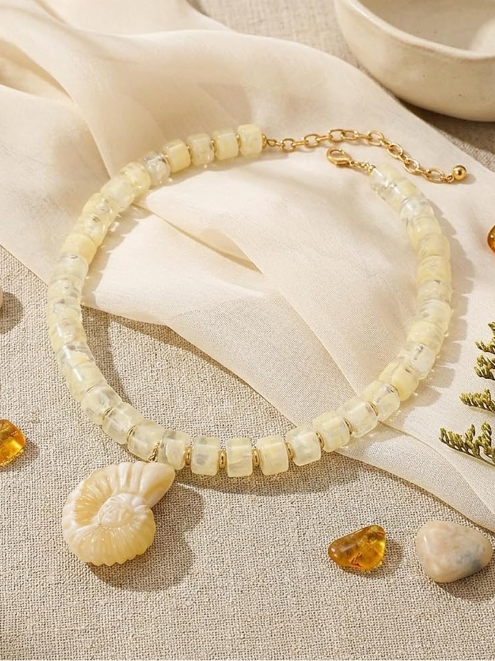 New! Cream Shell Pendant Beaded Necklace - Picture 2 of 6